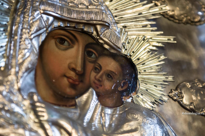 De ce este atât de mult cinstită Maica Domnului?