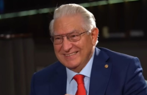 Băutura care scoate „mizeria” din corp. Prof. dr. Vlad Ciurea: „Pune şi creierul în mişcare. Se beau două pahare”