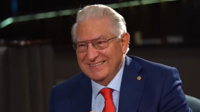 Băutura care scoate „mizeria” din corp. Prof. dr. Vlad Ciurea: „Pune şi creierul în mişcare. Se beau două pahare”