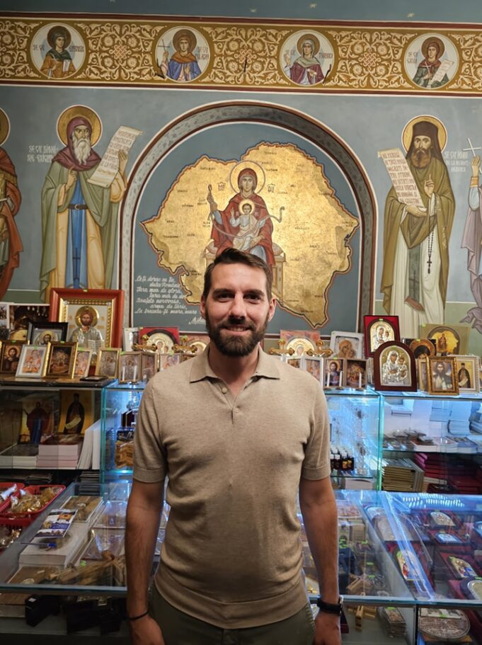 Grup de pelerini din Argeș împreună cu Prințul NICOLAE al României la Biserica Ortodoxa Romana Ierusalim – „facebook.com”