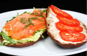 Mic-dejunul școlarilor. Ce le oferim ca să performeze la școală