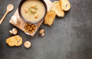 Supa de cartofi cu pâine prăjită și usturoi, preparatul culinar preferat de Arsenie Boca