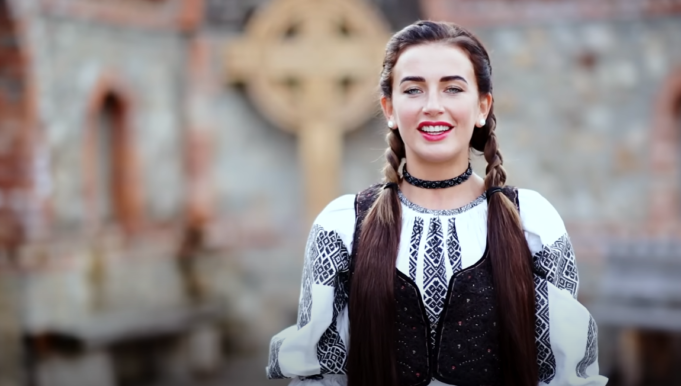 Paula Hriscu – În seara Sfântă de Crăciun (Colind)