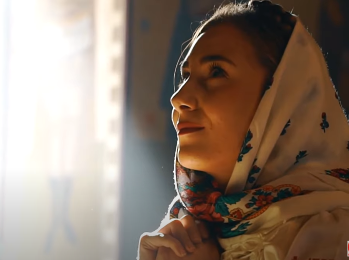 Elena Simona Lazăr(Corala Nihil Sine Deo) – „Leru-i Doamne, ler” (colind)