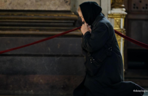 Când se/nu se îngenunchează în Biserică