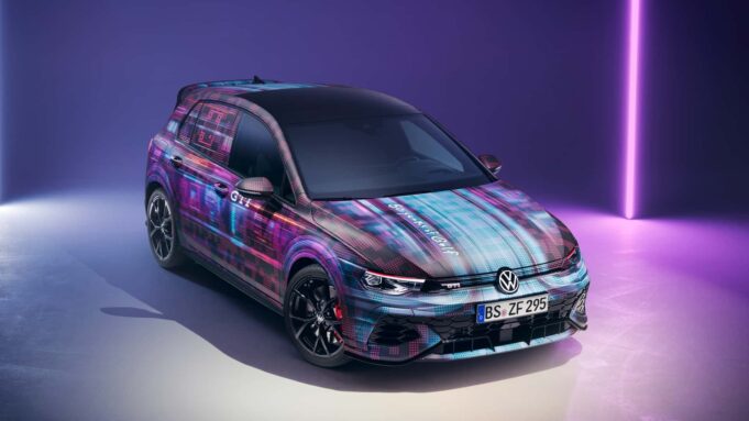 Volkswagen include ChatGPT în dotarea mașinilor sale. Interiorul viitorului Golf a fost prezentat la CES 2024