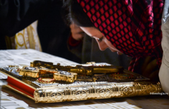 Rugăciuni la intrarea/ieșirea în/din Biserică și la Icoanele Împărătești