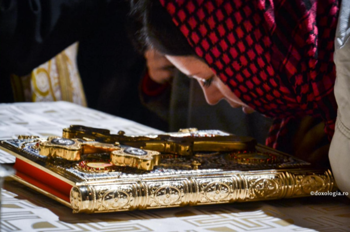 Rugăciuni la intrarea/ieșirea în/din Biserică și la Icoanele Împărătești