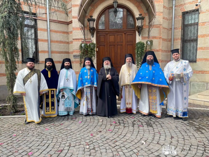 25:03: Slujire arhierească la Mănăstirea Radu Vodă