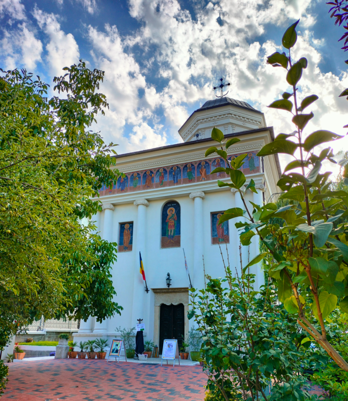 Racla cu moaștele Sfântului Apostol Iuda Tadeu și ale Sf. Simon Zilotul a fost sfințită