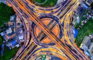 România ar putea încheia anul 2024 cu peste 200 km noi de autostrăzi și drumuri expres highway, aerial view