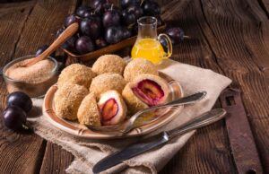 Găluște cu prune – un desert pentru toamnă galuste cu prune