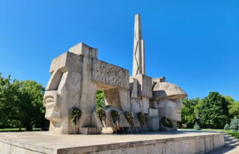 25 octombrie – Ziua Armatei României – ,,Glorie ostașilor armatei române căzuți în lupta pentru eliberarea Patriei’’ monumentul ostasului roman - carei