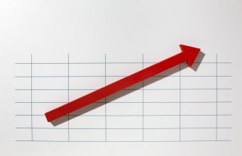 Cresc taxele și impozitele din 2025