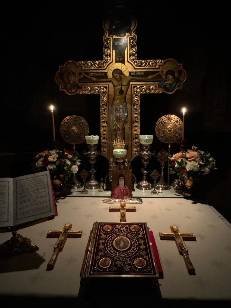 schitul darvari - sfantul altar