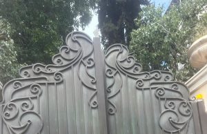 Însemnele religioase ale Stemei Patriarhiei Române de la Locurile Sfinte au fost vandalizate insemnele patriarhiei romane vandalizate