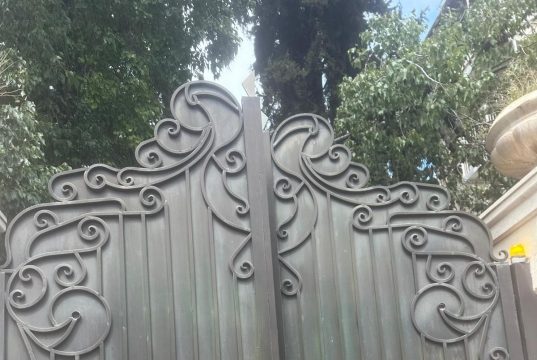 Însemnele religioase ale Stemei Patriarhiei Române de la Locurile Sfinte au fost vandalizate insemnele patriarhiei romane vandalizate