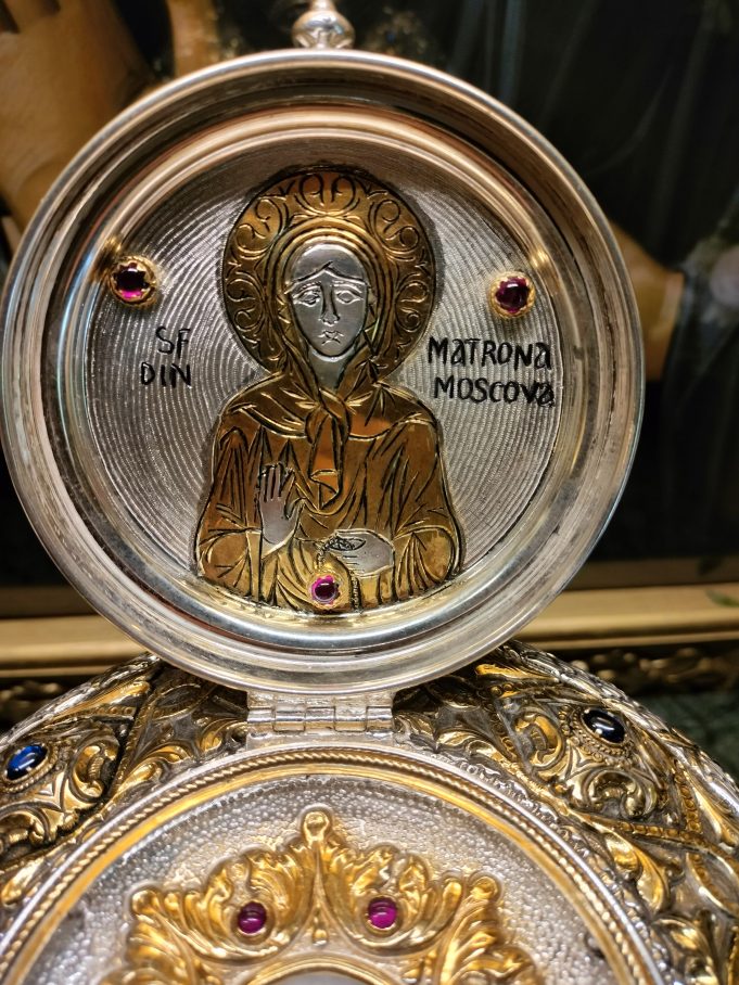 Schitul Darvari a primit un fragment din Moaștele Sfintei Matrona arhiva_stiridigitale.ro