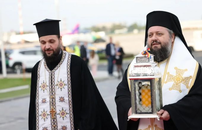 Candela Sfintei Lumini de la Locurile Sfinte a ajuns în România!
