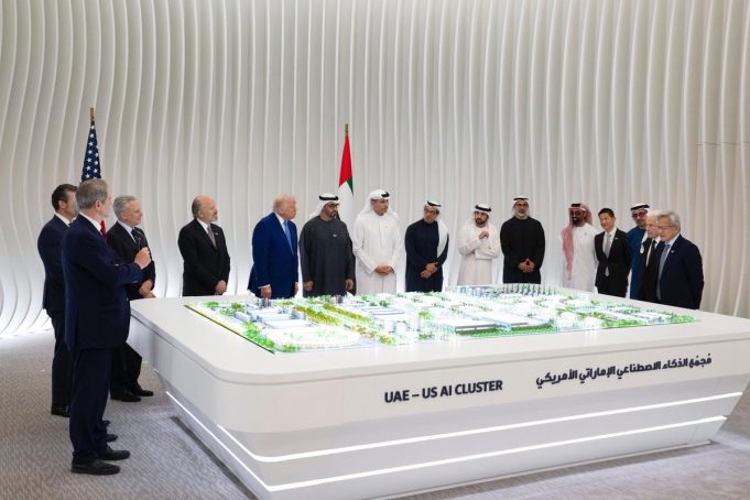 EAU vor construi, la Abu Dhabi, cel mai mare campus de inteligență artificială din afara SUA uae_us_ai_cluster