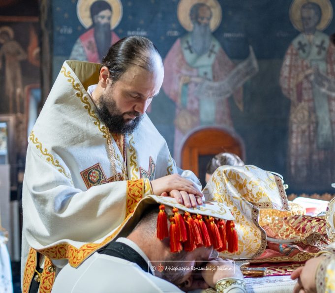 PS Părinte Teofil Trotușanul a săvârșit prima Hirotonie ca ierarh, în ziua de pomenire a Sf. Mari Mucenițe Hristina, la Catedrala din Roman