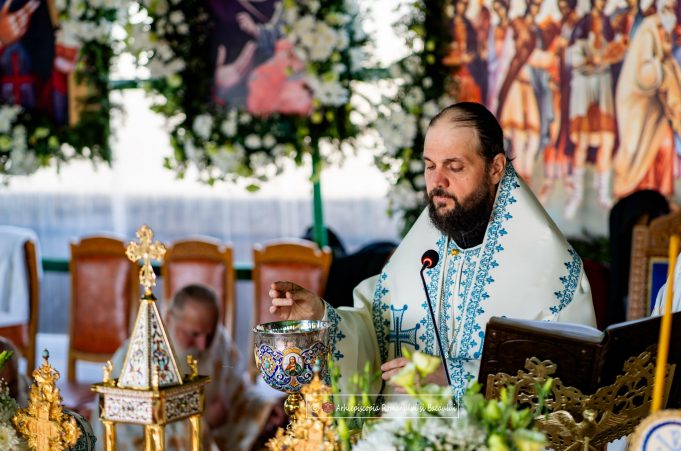 ”Pelerinul și Căutarea Lui Dumnezeu”: Învățăturile PS Teofil Trotușanul în cadrul privegherii de la Mănăstirea Văratec