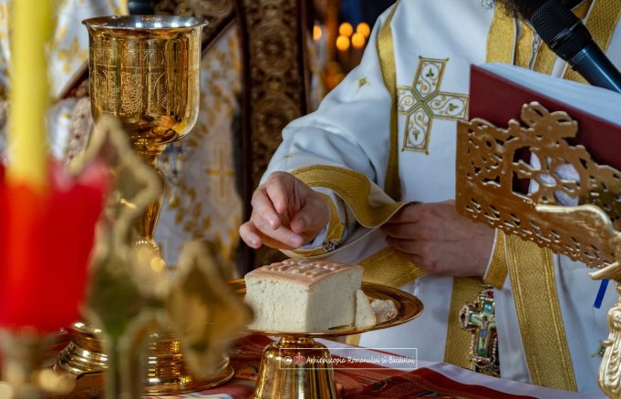 PS Teofil Trotușanul: „Dumnezeu v-a ales să ridicați o casă” – Resfințirea Bisericii „Sfântul Nicolae” din Scărișoara