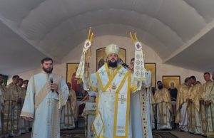 ”Și vii și morții au fost chemați să fie părtași la Schimbarea la Față” – PS Teofil Trotușanul, la hramul Mănăstirii Berzunți