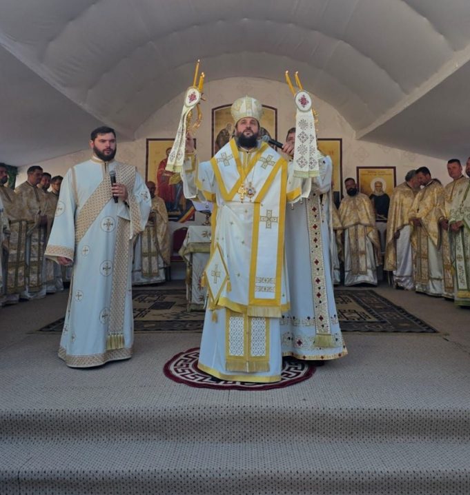 ”Și vii și morții au fost chemați să fie părtași la Schimbarea la Față” – PS Teofil Trotușanul, la hramul Mănăstirii Berzunți