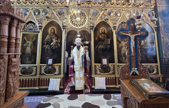 Binecuvântare arhierească la hramul Bisericii „Schimbarea la Față” din Roman