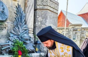 Jertfa eroilor, cinstită de PS Teofil pe Dealul Coșna: „Sub picioarele noastre, dragii mei, este pământ sfințit cu sângele lor”