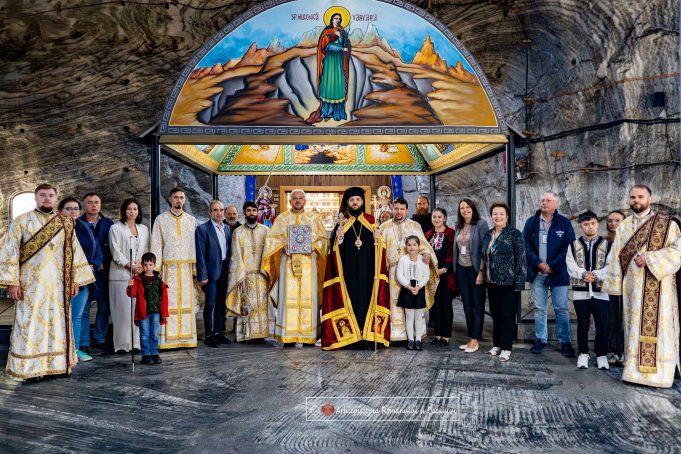 PS Teofil Trotușanul: ”Mântuire ai lucrat în mijlocul pământului, Dumnezeule” – Binecuvântare pentru tinerii ortodocși în adâncurile salinei