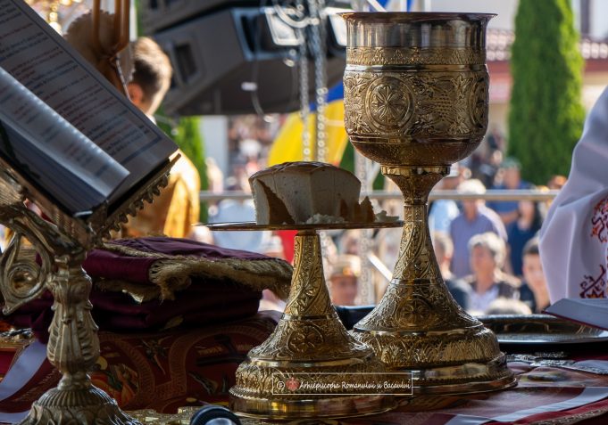 PS Teofil Trotușanul: ”Sfânta Filofteia să vă fie model de viață curată și credință vie” – binecuvântare arhierească în Dărmănești, de Nașterea Maicii Domnului