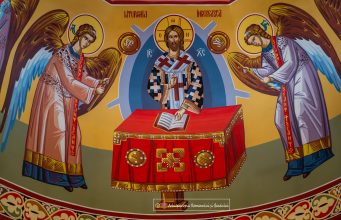 Înaltpreasfințitul Ioachim și Preasfințitul Teofil în rugăciune și comuniune la Metocul Chiriarhal de la Itești