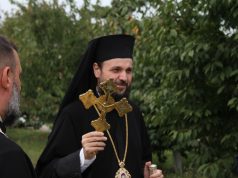 PS Pr. Teofil Trotușanul binecuvântează începutul anului școlar la Liceul Teologic ”Episcop Melchisedec” din Roman