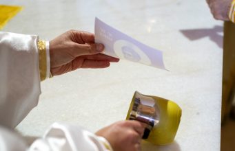 Târnosirea bisericii și sfințirea untdelemnului în Biserica Ortodoxă
