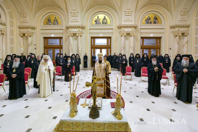 Te Deum oficiat de PS Teofil în Sala „Europa Christiana” la debutul Sf. Sinod și aniversarea patriarhatului PF Daniel