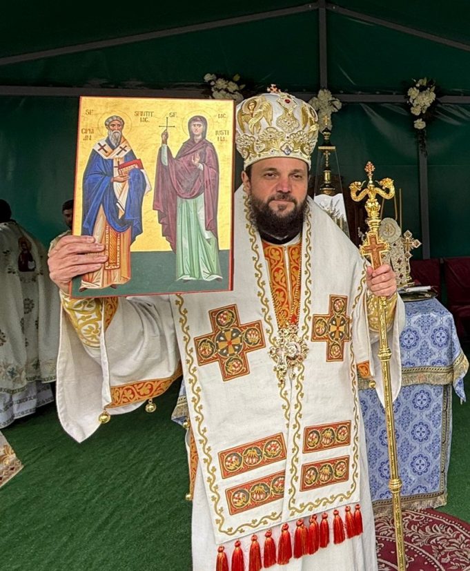 Sărbătoare de har și binecuvântare la Măn. „Sfinții Ciprian și Iustina” din Liteni: Sfânta Liturghie oficiată de PS Teofil Trotușanul