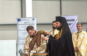 PS Teofil Trotușanul a sfințit Școala „Carol I” din Roman, după un amplu proces de modernizare