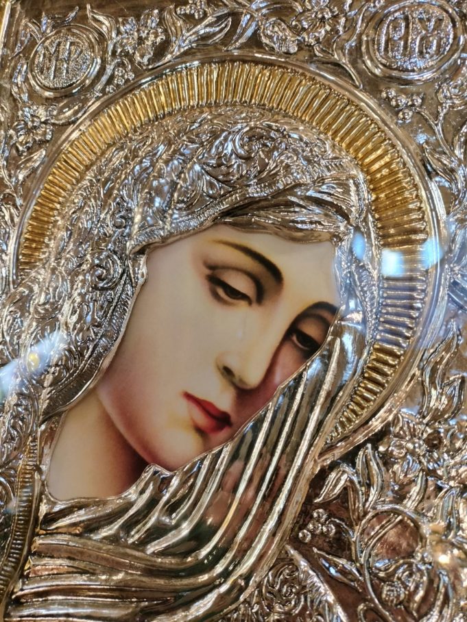 ”Cu cât mai fierbinte e iubirea, cu atât mai fierbinte e rugăciunea”-Maica Domnului și dorul care nu piere