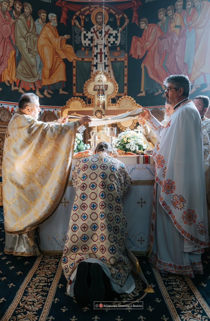 PS Părinte Teofil Trotușanul, în satul natal Goioasa: „Dumnezeu zâmbește acestei parohii, binecuvântând-o cu un nou preot slujitor”