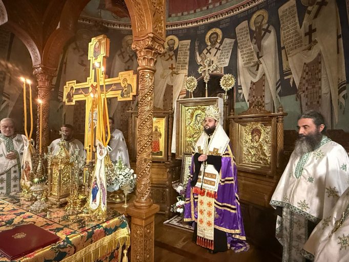 Mănăstirea Lainici – loc al sfințeniei: PS Teofil Trotușanul a oficiat Privegherea în ajunul canonizării Sfântului Visarion