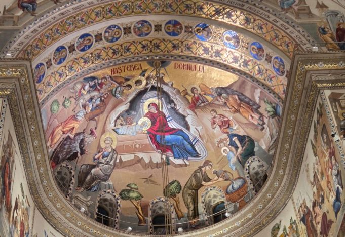 Catavasiile Nașterii Domnului: primele imne care deschid vremea colindelor