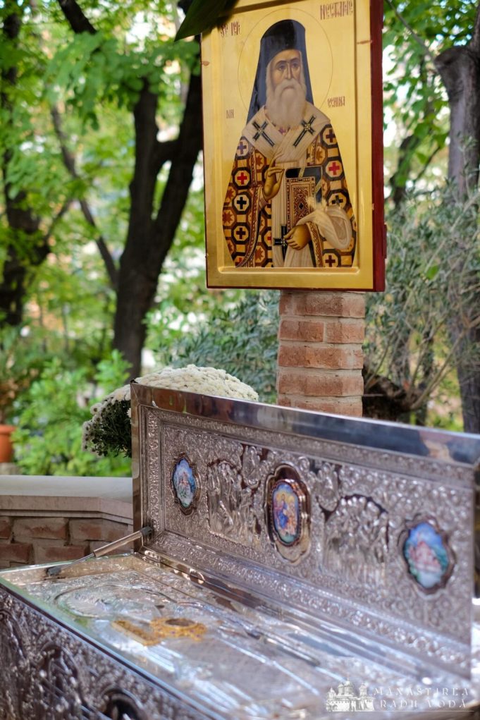 Hram de lumină și vindecare la Mănăstirea Radu Vodă: zile de rugăciune în cinstea Sf. Ierarh Nectarie