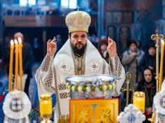 „Să primim harul și binecuvântarea Iordanului” – Ajunul Bobotezei, prăznuit la Roman, sub protia PS Teofil Trotușanul