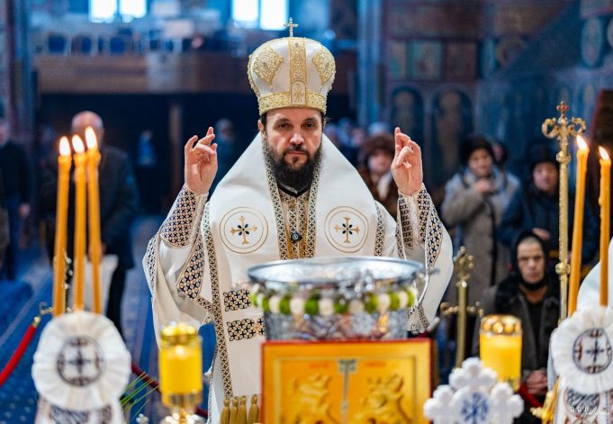 „Să primim harul și binecuvântarea Iordanului” – Ajunul Bobotezei, prăznuit la Roman, sub protia PS Teofil Trotușanul