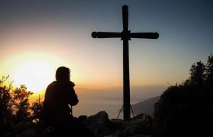 Rugăciunea regelui Manase: „Îmi plec genunchii inimii mele, rugând bunătatea Ta”