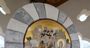 Mănăstirea „Adormirea Maicii Domnului” din Izvoru Mureșului: o candelă aprinsă în inima Ardealului