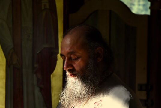 „Glasul din pustie” – cuvântul arhim. Zenovie la hramul Schitului „Sf. Arsenie Mărturisitorul și Sf. Serafim cel Răbdător”