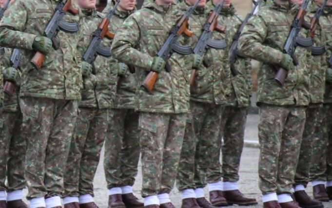 În România, serviciul militar obligatoriu este suspendat, nu abrogat.